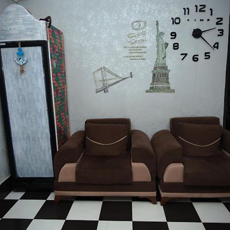 Hostel California Batumi Exterior foto