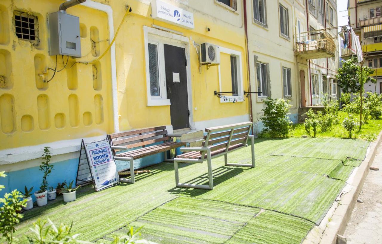 Hostel California Batumi Exterior foto