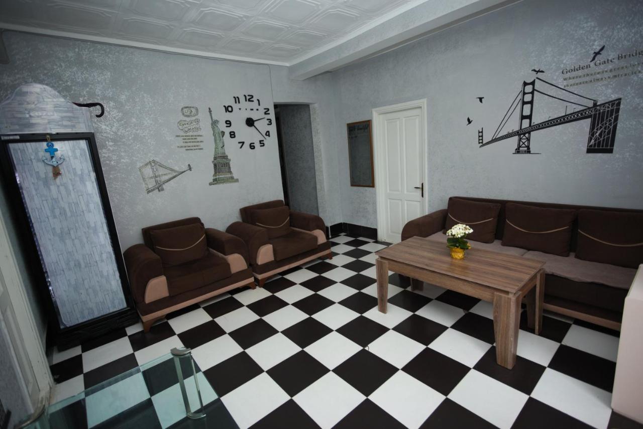 Hostel California Batumi Exterior foto
